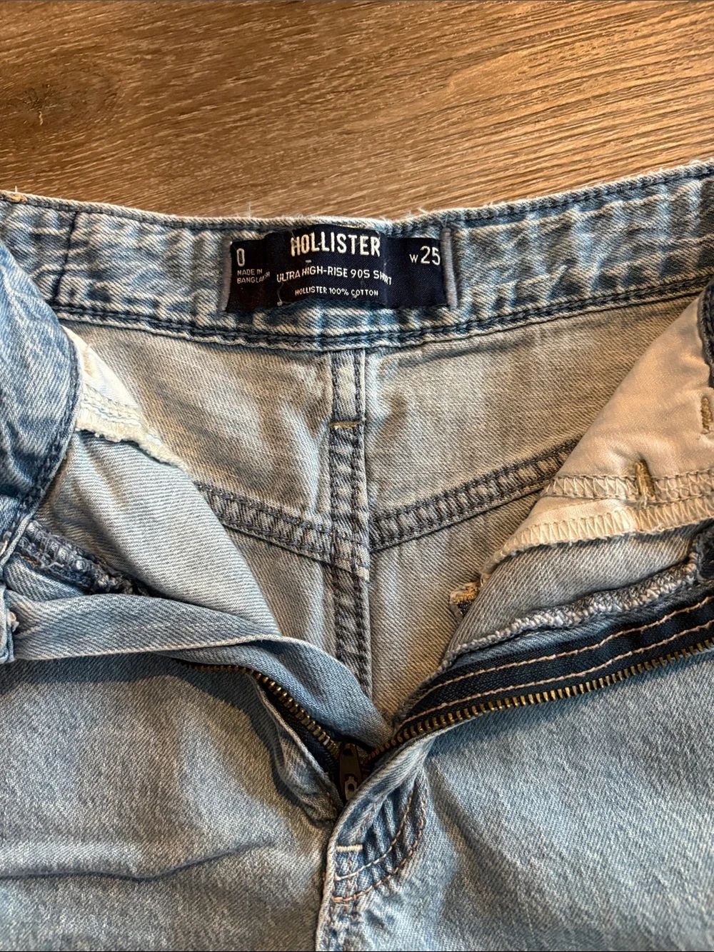 Hollister 90s High Rise Denim Shorts